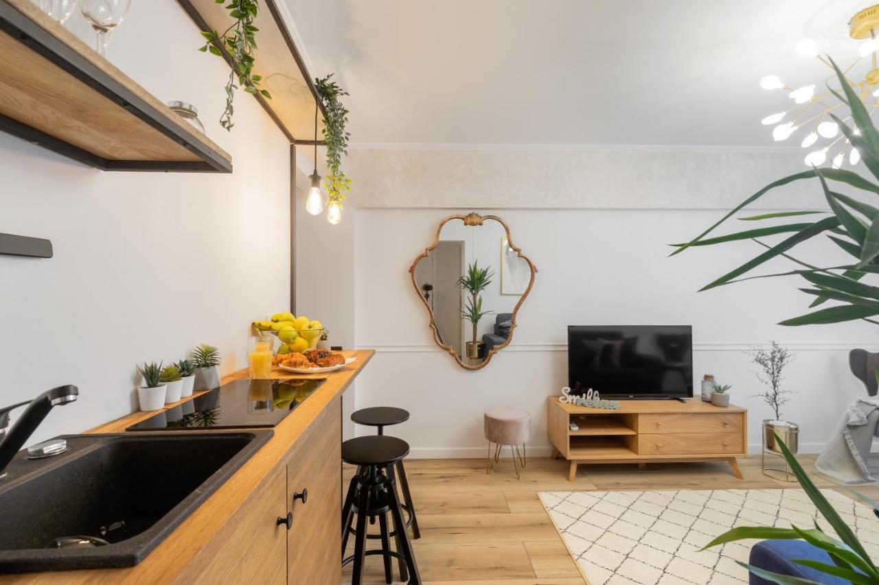 Eclectic 3 Bedroom Calea Victoriei By Urbanesq Bucureşti Ngoại thất bức ảnh