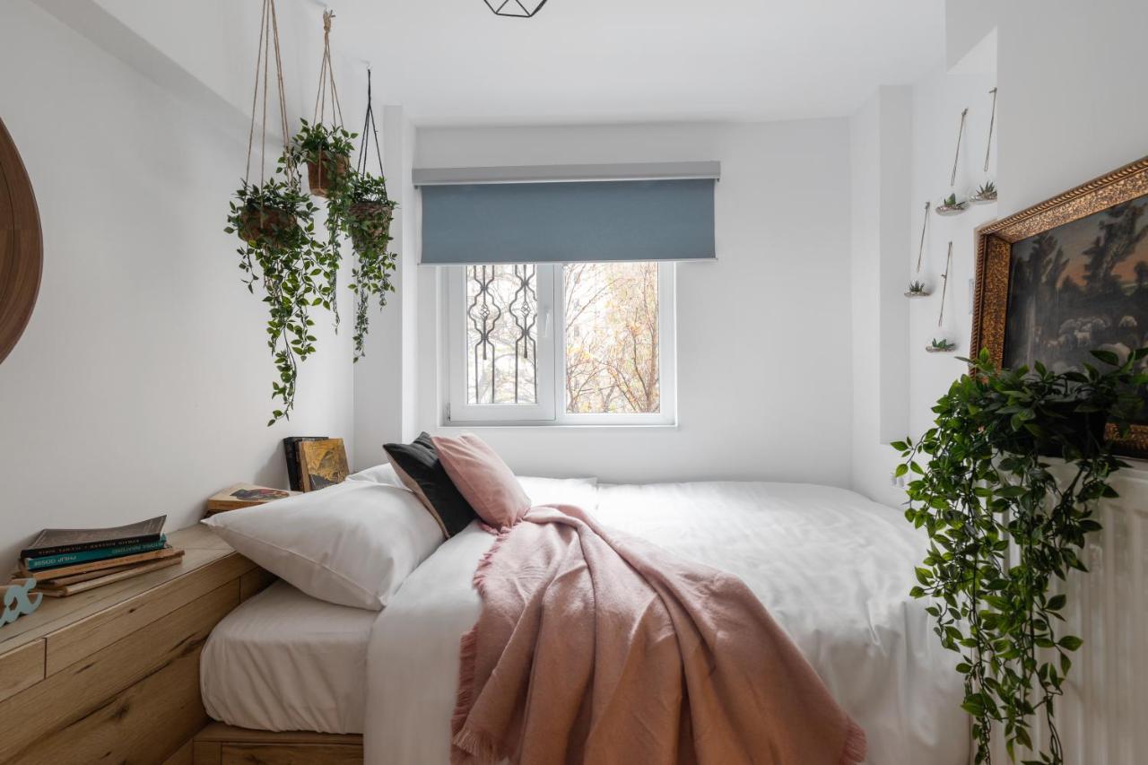 Eclectic 3 Bedroom Calea Victoriei By Urbanesq Bucureşti Ngoại thất bức ảnh